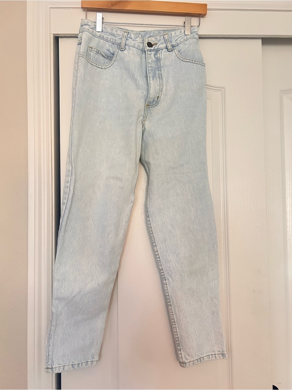 Light Wash Women’s Jeans - Classic Straight Fit
